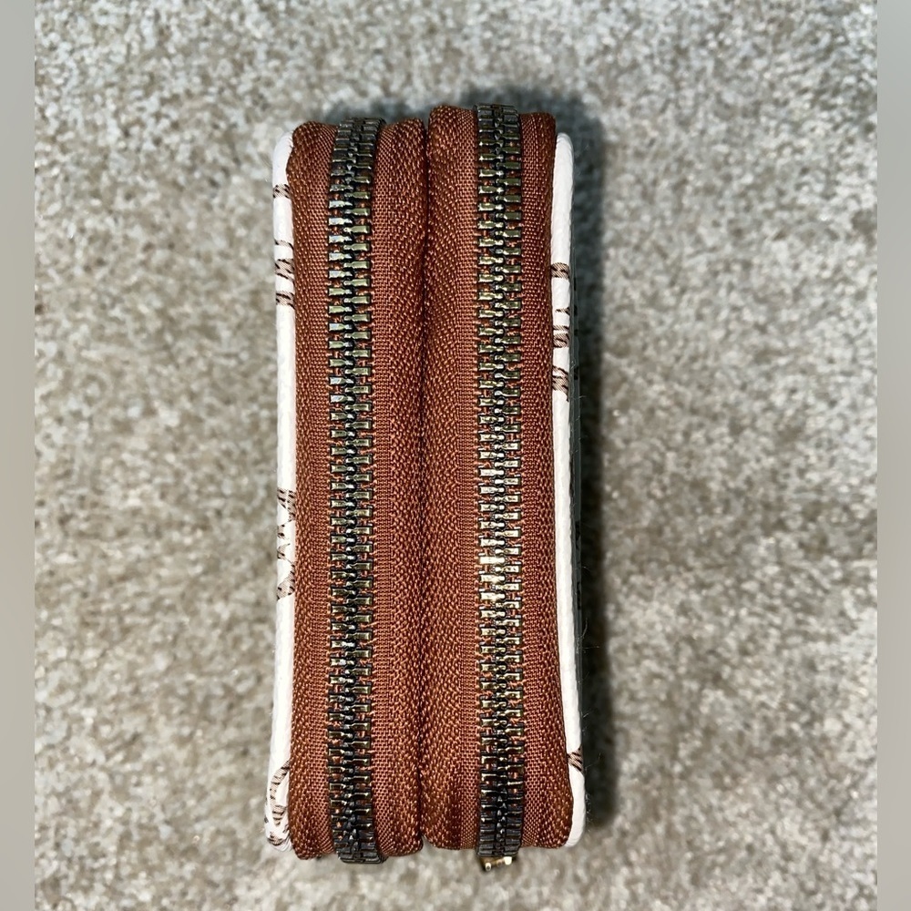 Woman’s Wallet 🤎 - Picture 3 of 10